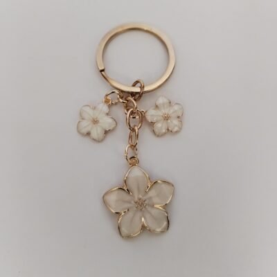 Arete Trío de Flores con Baño Dorado