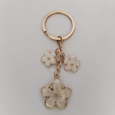Arete Trío de Flores con Baño Dorado