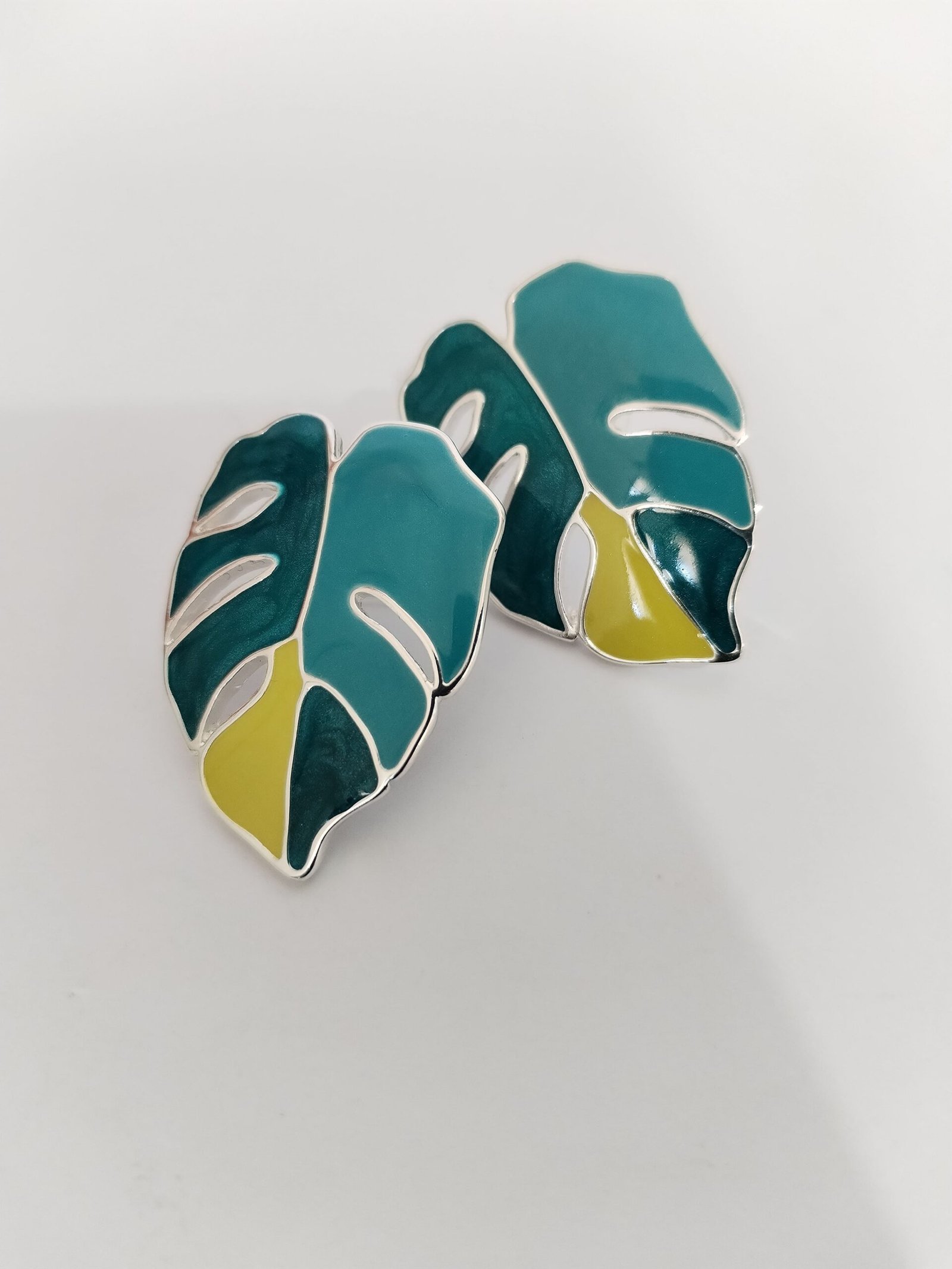 Aretes de Hoja de Monstera Tropical - Imagen 2